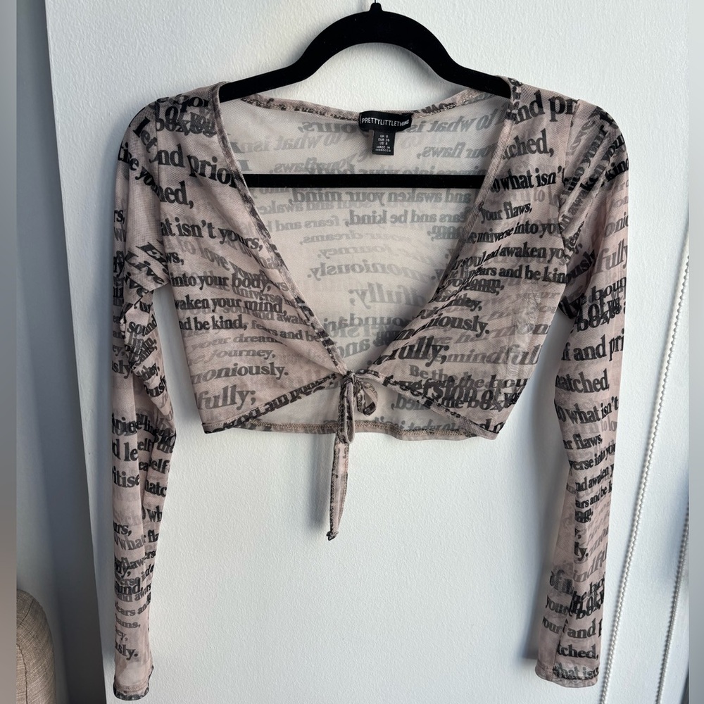 PrettyLittleThing Text Print Wrap Top
